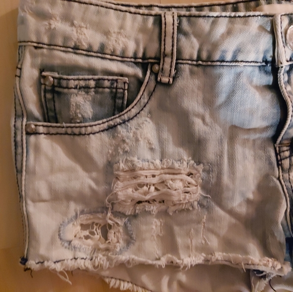 Almost Famous Distressed Shorts With Crochet Detail - Picture 4 of 7